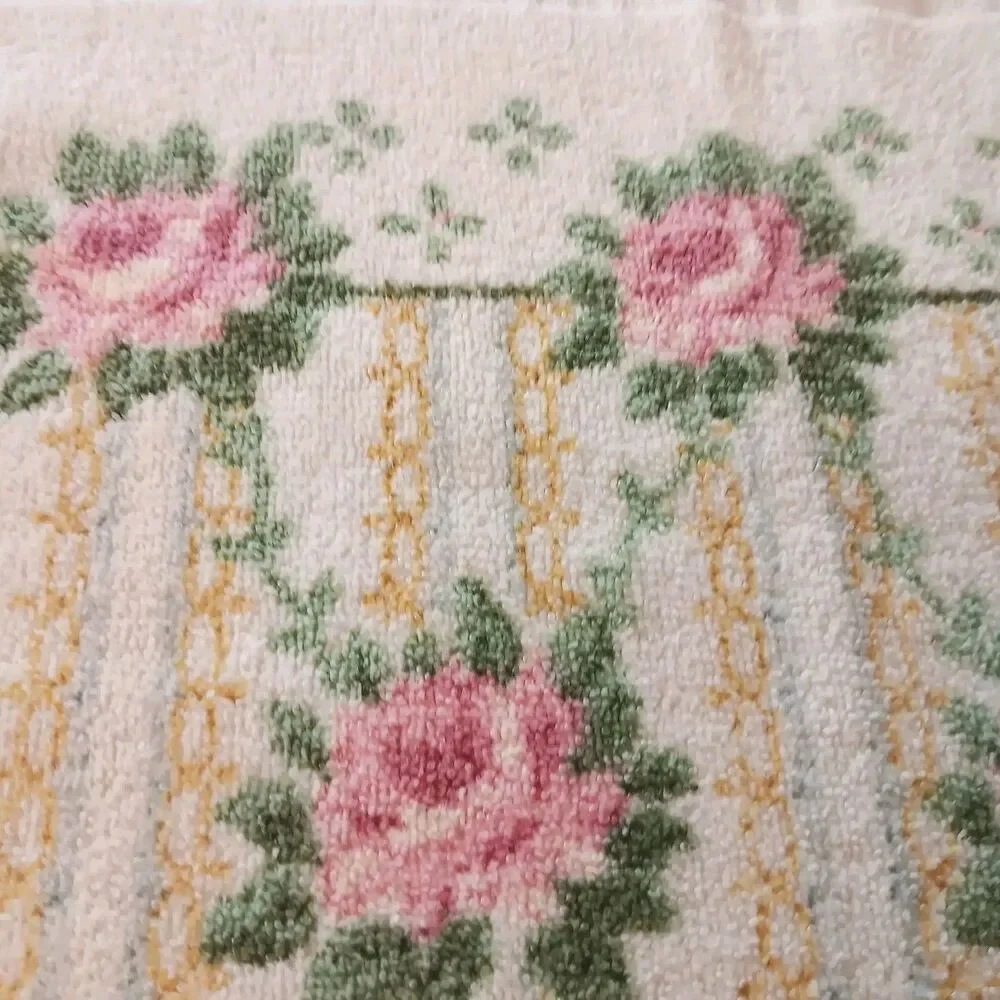 VTG Set Of 2 White & Pink Flowers Floral Towel Tastemaker by JP Stevens 24 x 16